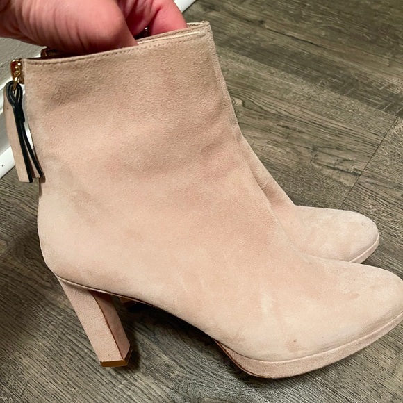 Stuart Weitzman
Pink Delphine Suede Boots/Booties - Picture 3 of 5